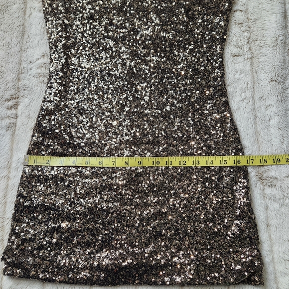 Size M Gold Sequin mini dress Scoop neck sleeveless gold black color MINKPINK - Picture 12 of 15